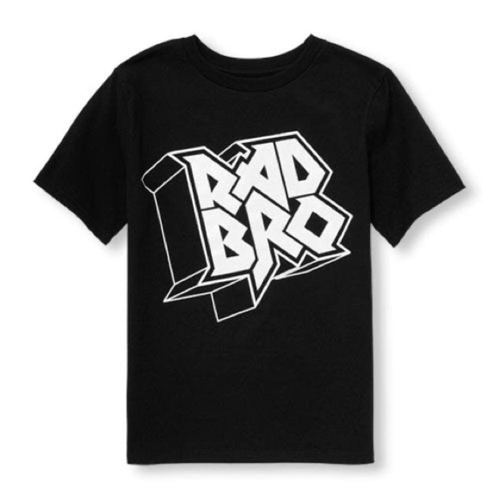 4 for $10 ⚠️ Boys “Glow in the dark” shirt